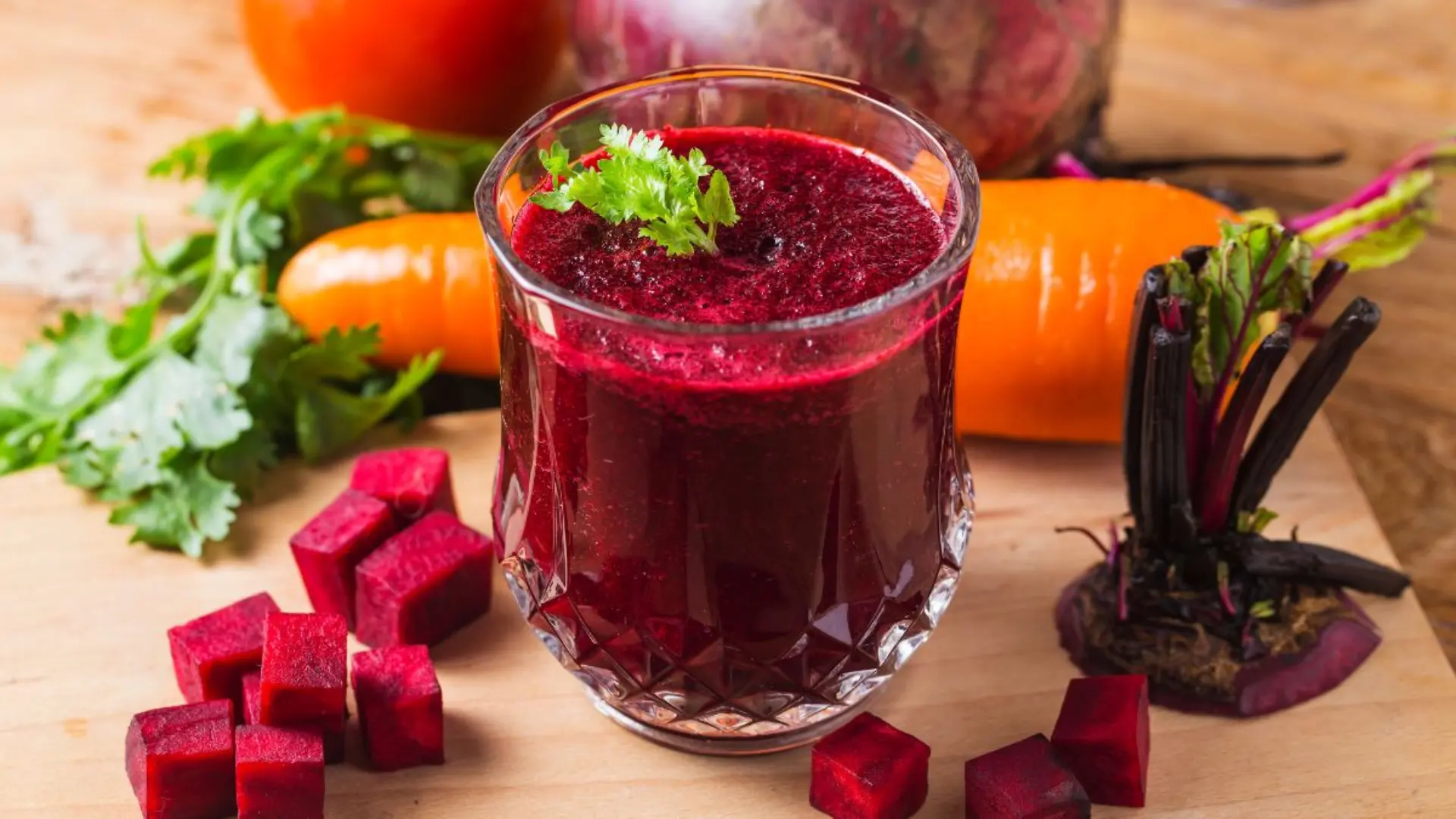 Revitalize with carrot beetroot juice! Learn its varied uses, benefits for heart, blood sugar, inflammation, and get tips on safe consumption and side effects.